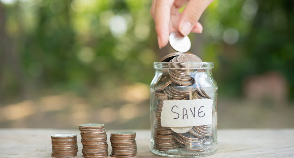 10 simple ways to save money every day